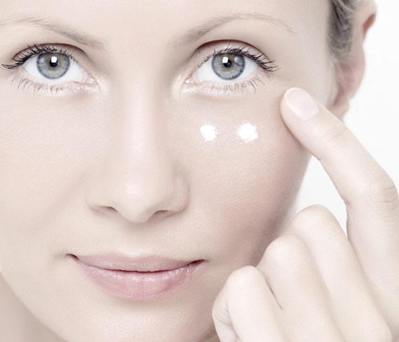 Dudas de belleza: ‘¿Por qué es necesario usar una crema específica para el contorno de ojos?’