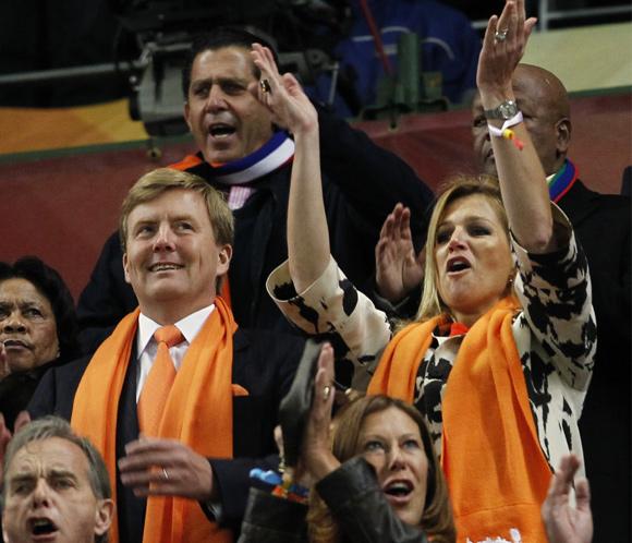 Los Príncipes de Orange celebran eufóricos la victoria de Holanda 