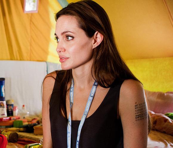 Angelina Jolie desvela el misterio de su último tatuaje