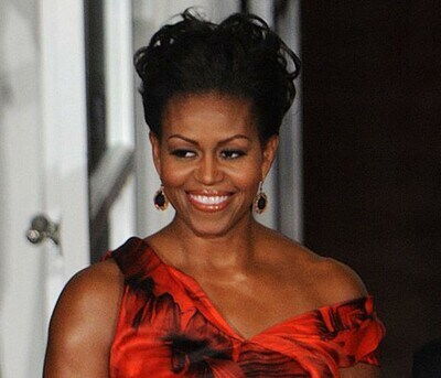 Michelle Obama afirma que está en "mejor forma" que su marido