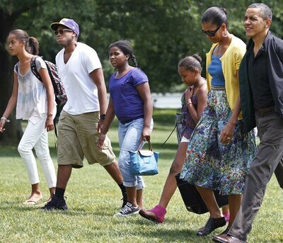 Barack Obama vuelve al trabajo tras celebrar este fin de semana su 50 cumpleaños junto a su familia en Camp David