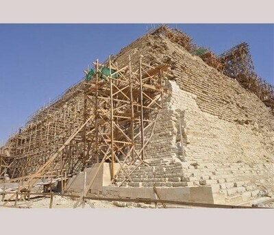 La restauración de Zoser, la pirámide más antigua de la historia, se reanudará por miedo a derrumbe