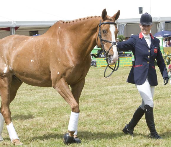 Zara Phillips rompe a llorar al competir por última vez con 'el caballo de su vida'