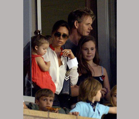 Victoria y Harper, las mayores fans de David Beckham