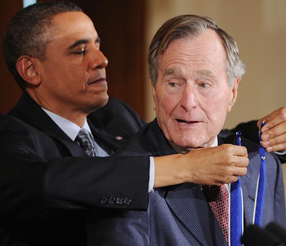 La salud de George Bush padre 'empeora' por una 'persistente' fiebre