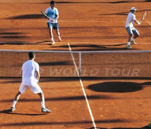 Rafael Nadal regresa a las pistas con triunfo en dobles