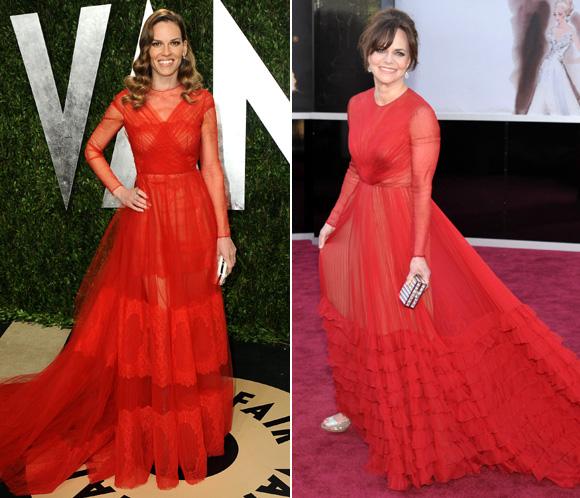 Sally Field y Hilary Swank 'coinciden' de rojo Valentino en los Oscar