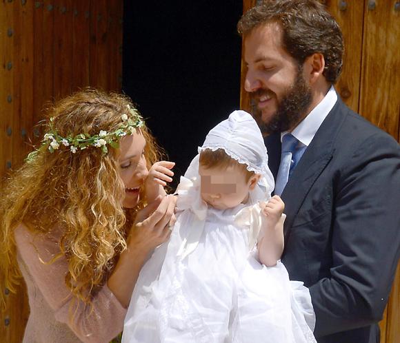 Borja Thyssen y Blanca Cuesta bautizan a su hijo Enzo