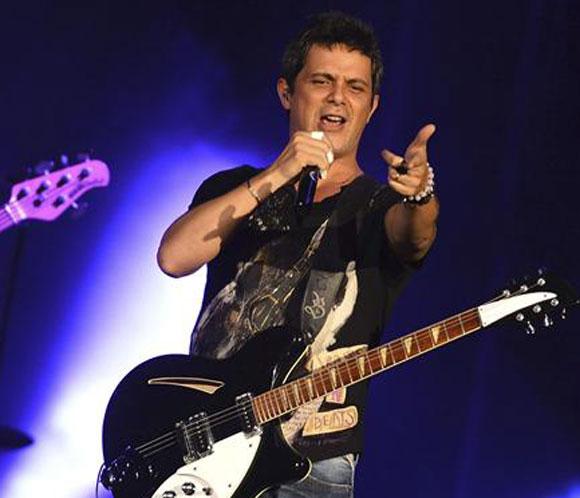 Alejandro Sanz se deja tocar, ver y oír en el Festival de la Guitarra de Córdoba