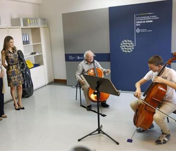La princesa Letizia inaugura en Oviedo los cursos musicales de la Fundación Príncipe