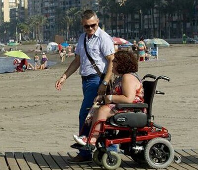 Días de playa en verano, también para las personas con movilidad reducida