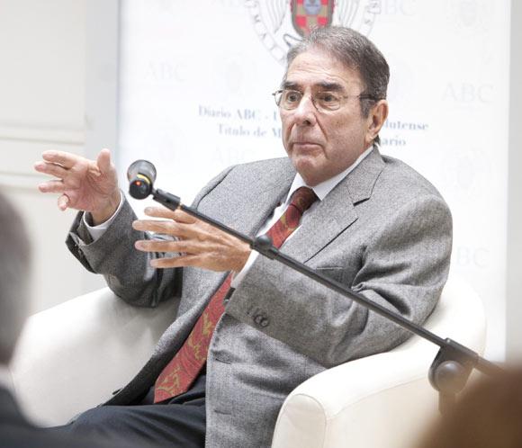 Fallece el periodista Manuel Martín Ferrand, gran maestro de la profesión