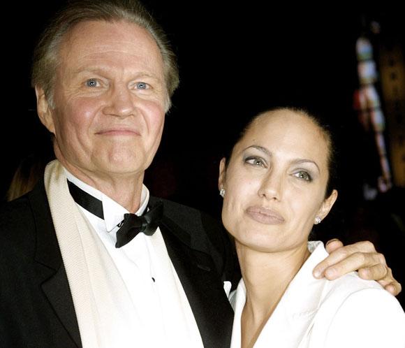 Jon Voight, padre de Angelina Jolie, 'muy feliz' por la boda de la actriz