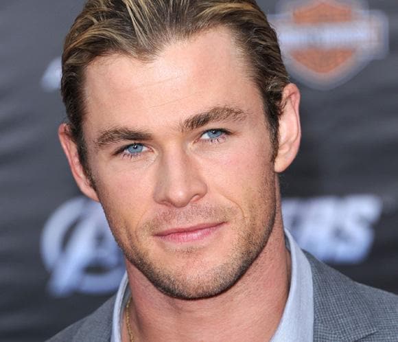 Chris Hemsworth se cuelga el título de 'hombre vivo más sexy' del planeta