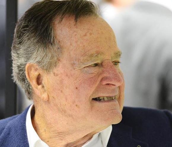 George Bush 'padre', hospitalizado por problemas respiratorios