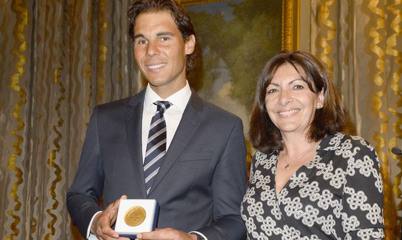 Nadal recibe la condecoración más importante de París por ser 'un ejemplo de campeón'