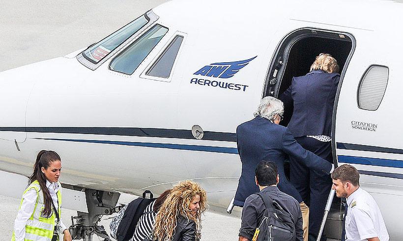 Shakira retrasa su vuelta a casa por problemas técnicos en el avión