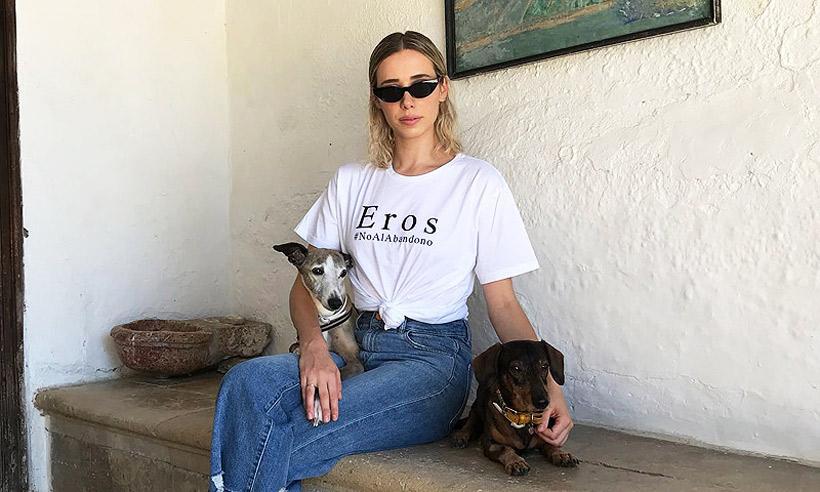 Con esta camiseta Lulu Figueroa-Domecq se suma a la lucha contra el abandono de animales