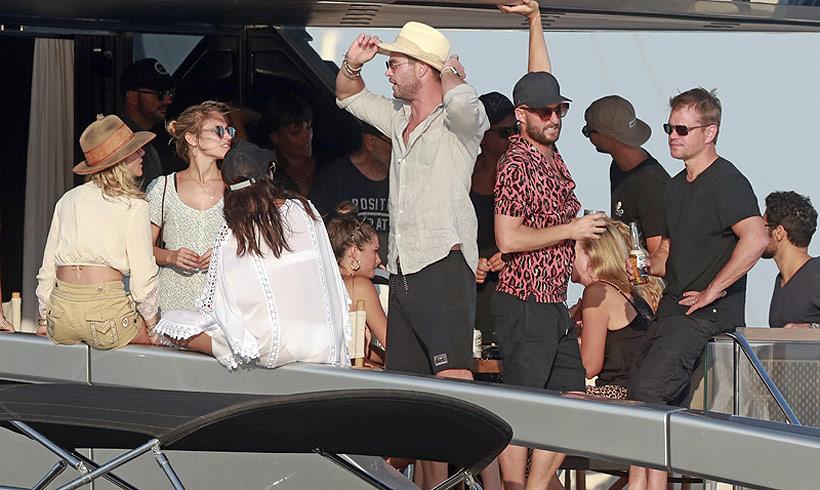 Elsa Pataky y Chris Hemsworth, disfrutando de sus vacaciones con Matt Damon en Ibiza