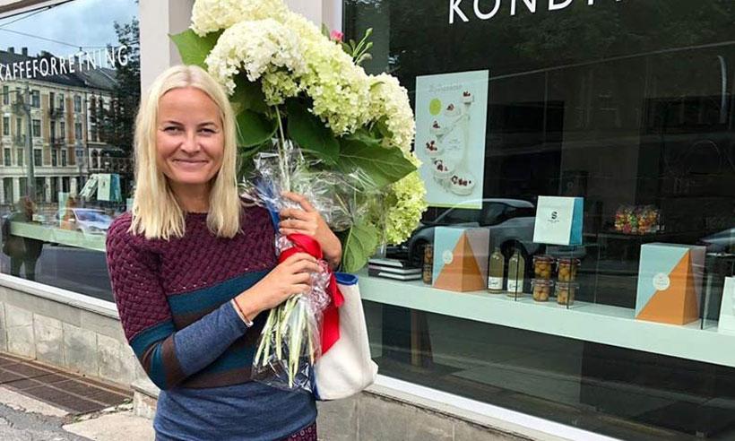 Mette Marit de Noruega agradece las felicitaciones por su cumpleaños con una divertida fotografía