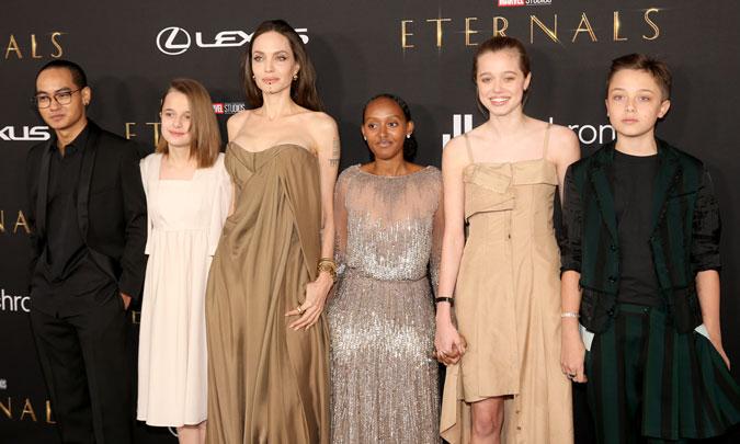 Angelina Jolie deslumbra junto a sus hijos en el estreno de 'Eternals'