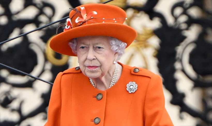Isabel II cancela su esperada reaparición de este domingo por una lesión en la espalda