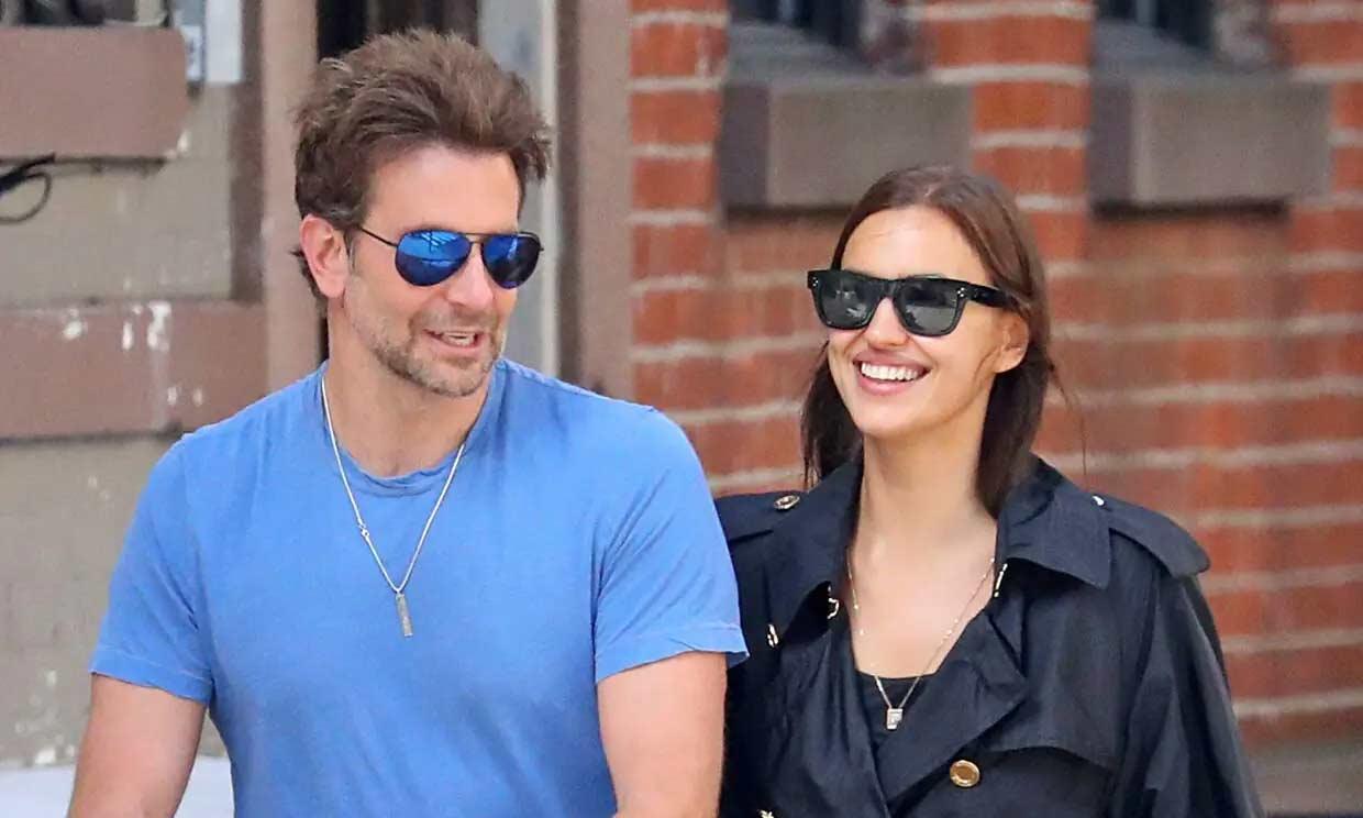 Bradley Cooper e Irina Shayk pasean solos, cogidos del brazo y muy sonrientes