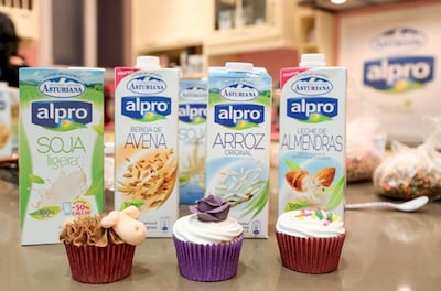 Alma Obregón te enseña a hacer cupcakes con las bebidas vegetales Alpro de Central Lechera Asturiana