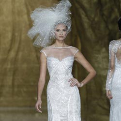 En directo, a partir de las 21:00 h, el desfile de Pronovias en la pasarela Gaudí Novias