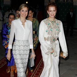 Doña Letizia deslumbra en Marruecos con una tendencia nupcial