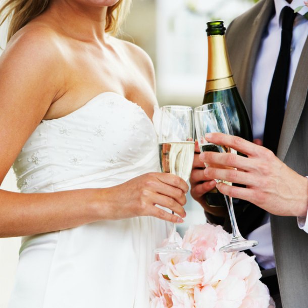 Un brindis 'delicatessen' por los novios