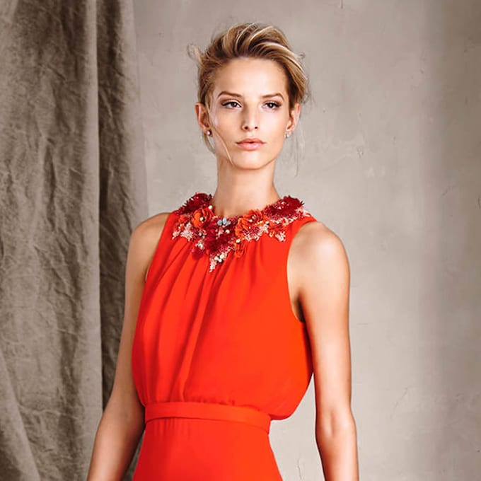 El rojo, la elegante y sofisticada apuesta de los vestidos de fiesta de Pronovias