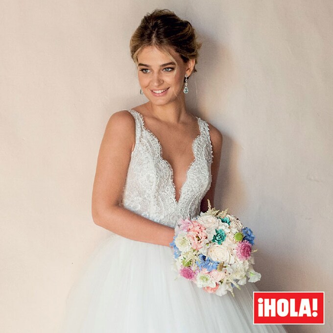 Laura Escanes: Los detalles de sus dos impresionantes vestidos de novia que solo puedes ver en ¡HOLA!