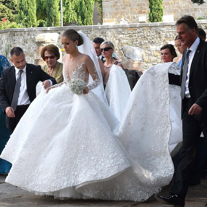 La heredera del imperio Swarovski se casa con un vestido de 800.000 euros, 45 kilos y 500.000 cristales