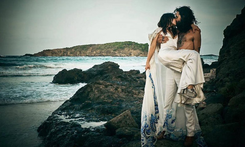 Una novia en el Caribe: así fue el espectacular vestido de Ally, la hija de Tommy Hilfiger