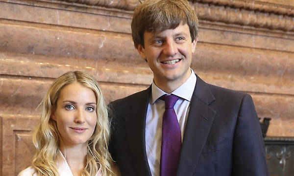 El primer vestido de novia de Ekaterina Malysheva en su boda civil con Ernst August de Hannover