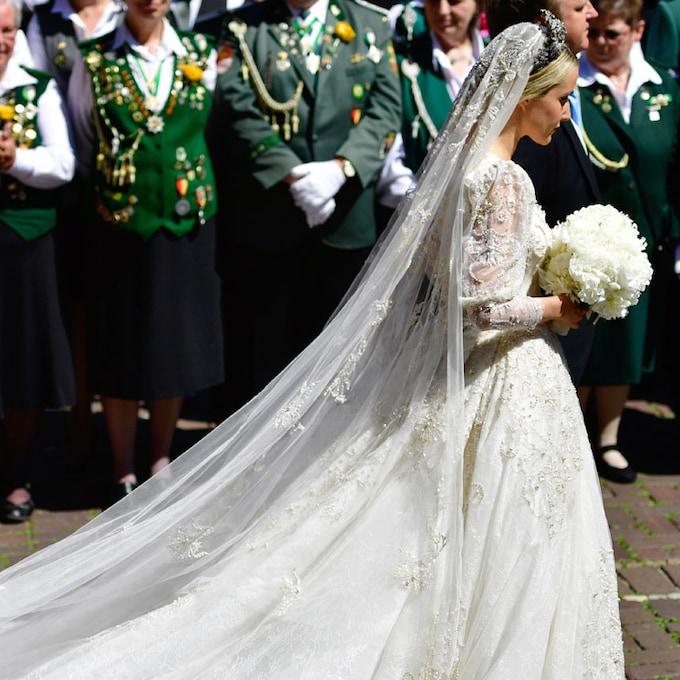 De la sobriedad a la majestuosidad: Así han sido los tres vestidos de novia que ha lucido Ekaterina