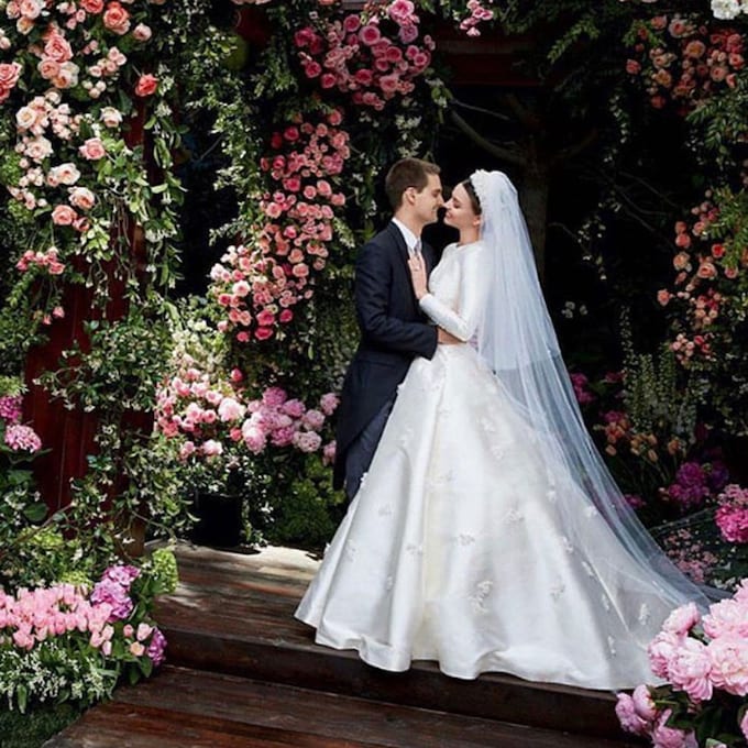 Miranda Kerr muestra su vestido de novia inspirado en el de una princesa, Grace Kelly