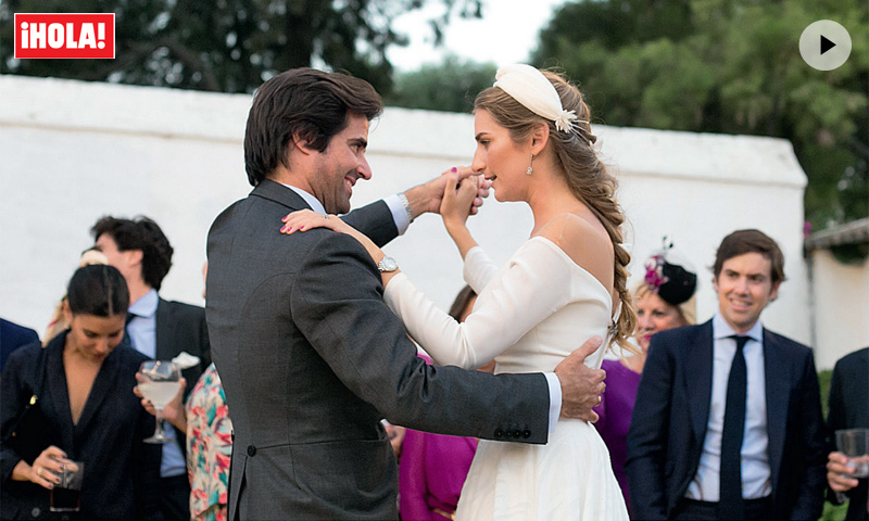 El beso de los novios, el baile de Lourdes... Así fue la fiesta de la boda de Sibi Montes y Álvaro Sanchís