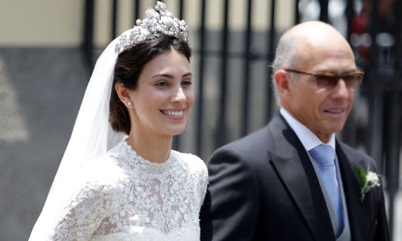 Así son los pendientes con sello español que ha llevado Alessandra de Osma en su boda