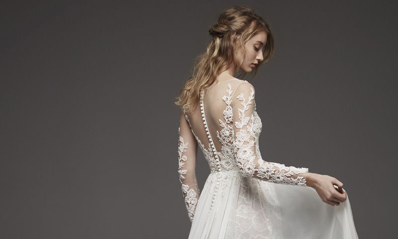 Vestidos femeninos sensuales en colección Pronovias 2019'