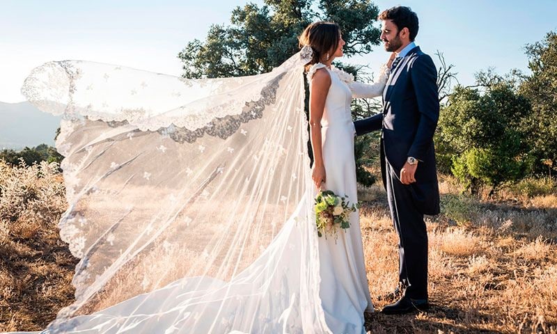 Silvia De Benito Asi Fue Su Vestido De Novia Con Velo Del Siglo Xix