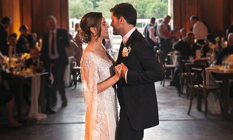 Todos los detalles sobre el vestido de novia de Hilary Swank