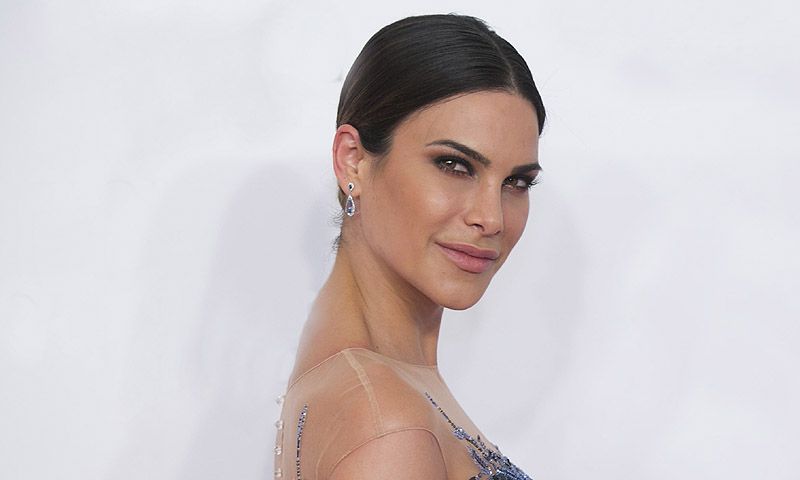 Carla Barber se inspira en el look nupcial de Meghan Markle para su vestido de novia