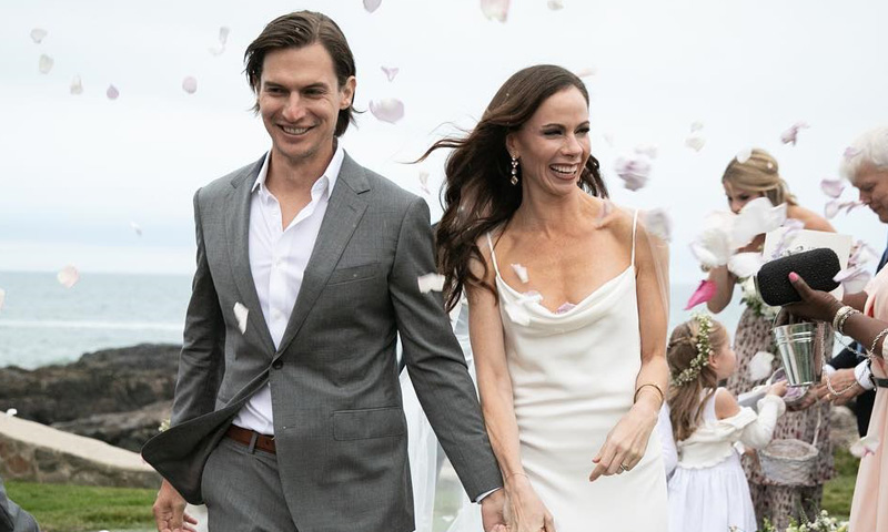 Barbara Bush, el legado del 'slip dress' en las novias estadounidenses