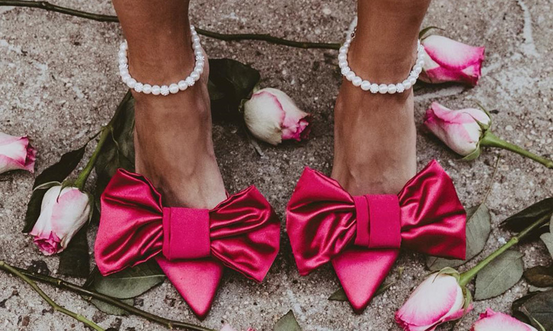 Zapatos con perlas, el detalle barroco que llega a los accesorios de novia