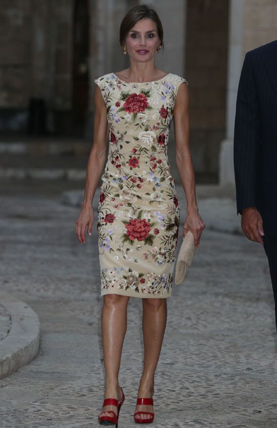 de mantón a vestido, este diseño 'made in spain' triunfa en nueva