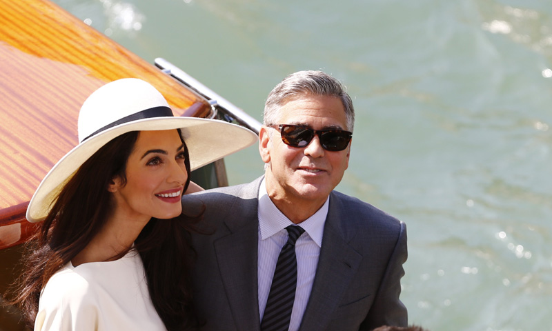 Si te casas por lo civil, Amal Clooney y sus looks bicolor son tu inspiración