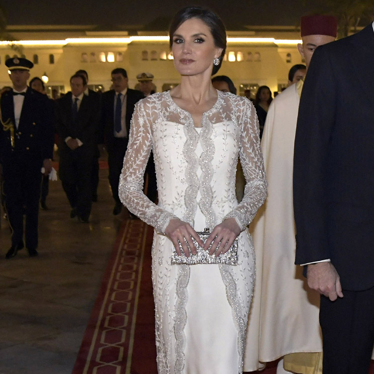 El último look de gala de la reina Letizia inspira a las novias de entretiempo