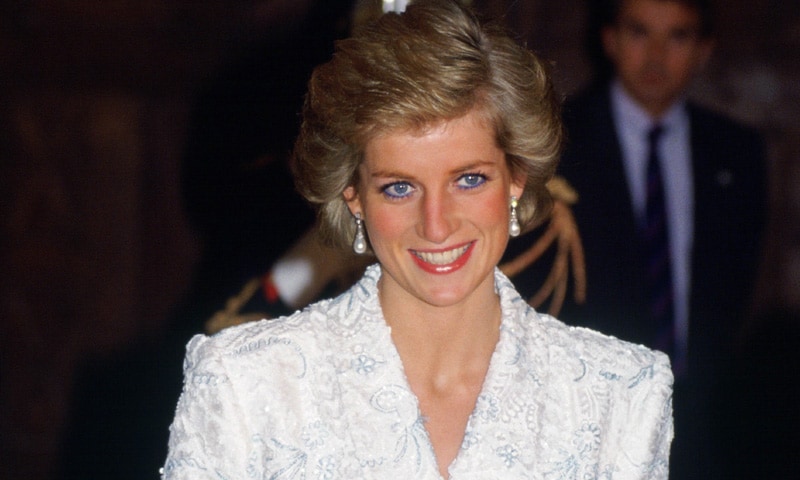 Ella lo llevó primero: Diana de Gales y el 'vestido-blazer' de inspiración nupcial